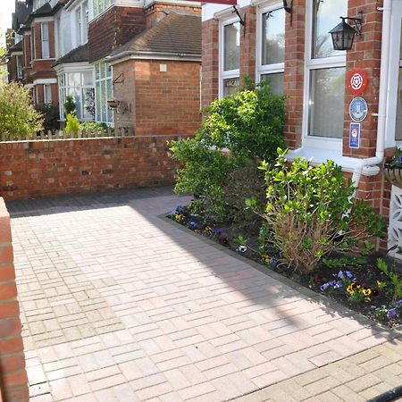 Chandos Premier Folkestone Bagian luar foto