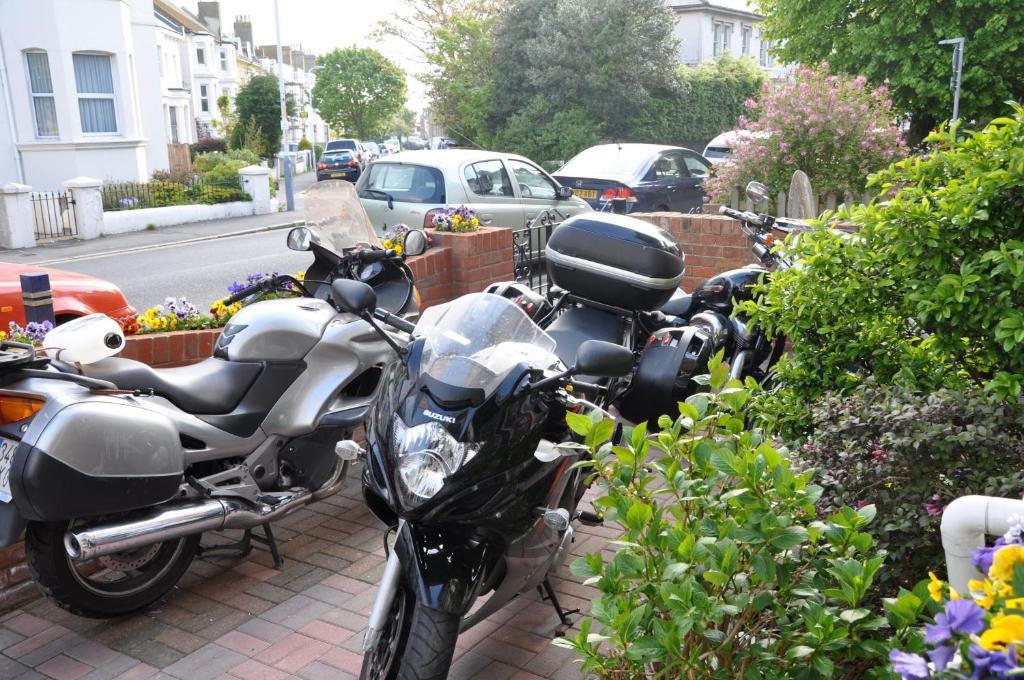 Chandos Premier Folkestone Bagian luar foto