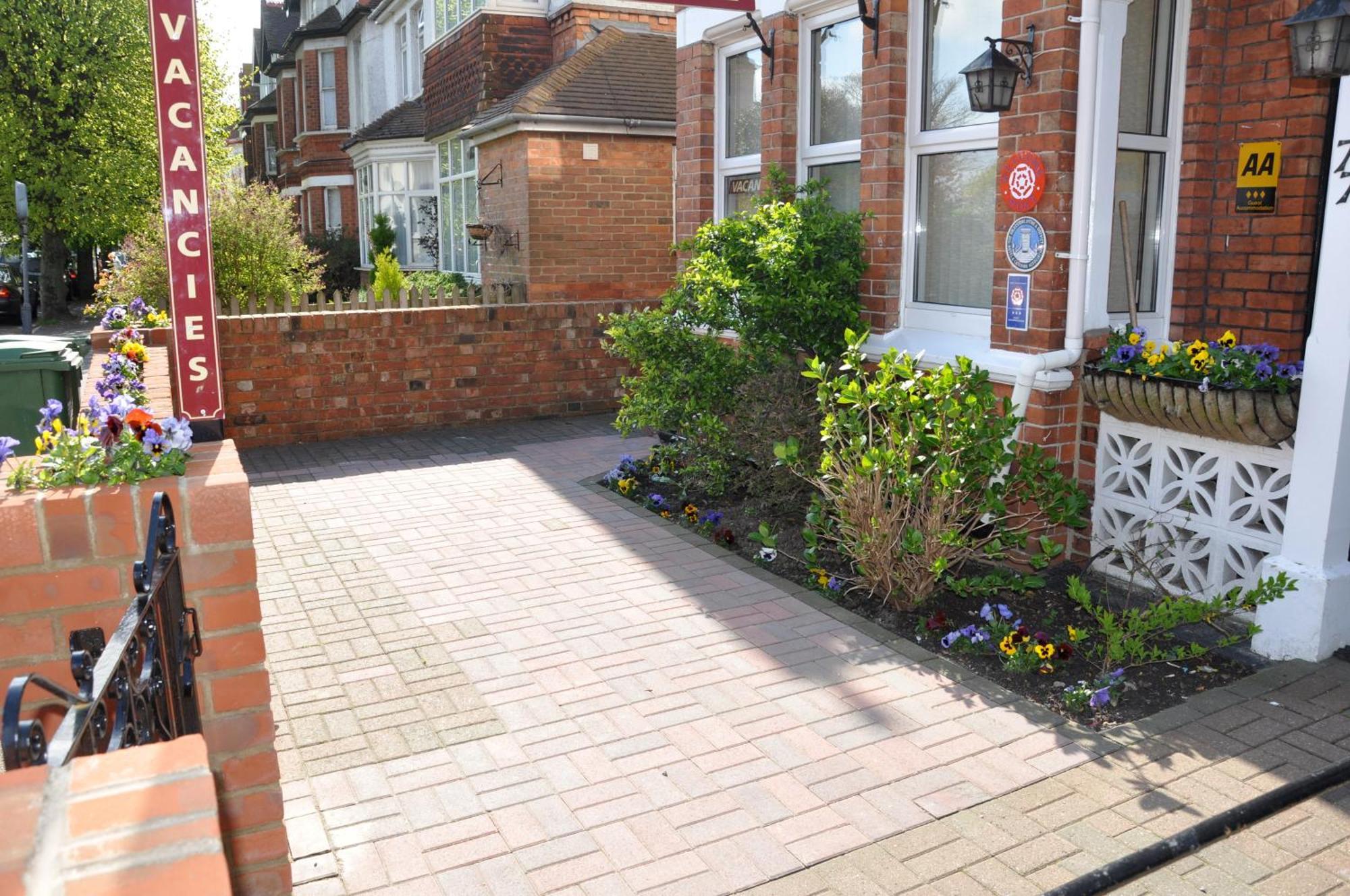 Chandos Premier Folkestone Bagian luar foto