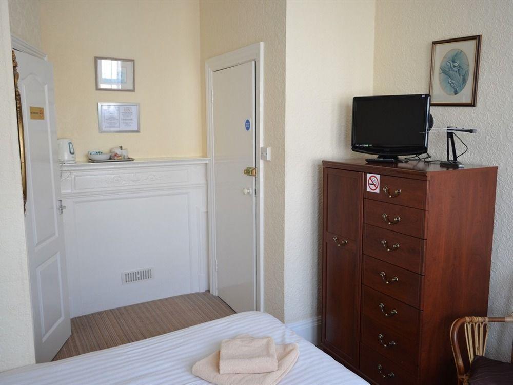 Chandos Premier Folkestone Bagian luar foto