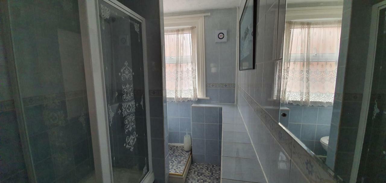 Chandos Premier Folkestone Bagian luar foto
